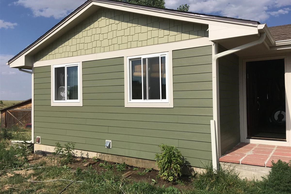 Landscaped backyard ADU with pergola and fire pit – Mister ADU